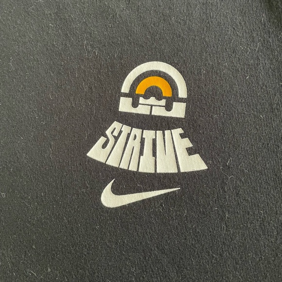 Lebron James Nike T- shirt. Men’s Medium.. fits a little small. Worn only once. - Picture 3 of 5